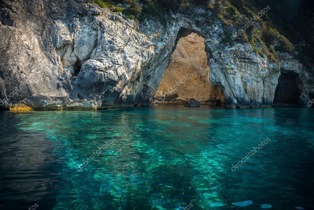 Natsios Studios Gaios Luaran gambar